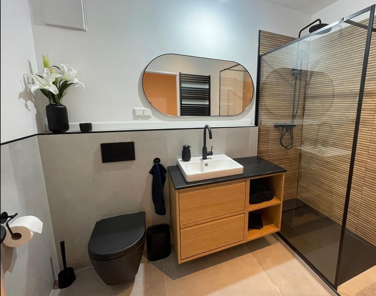 Moderne Wohnung - Renoviert 2024 سولينجين المظهر الخارجي الصورة